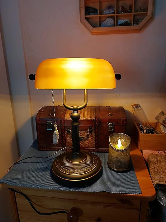 Close-up of the pull chain and the metallic base, highlighting the lamp's sturdy build.